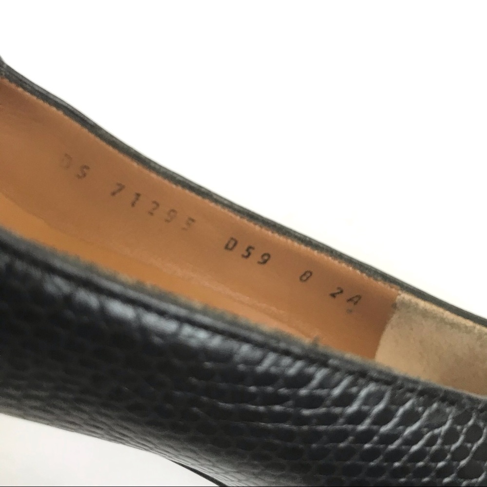 Salvatore Ferragamo Black Snakeskin Leather and Classic Gancini Logo Heel 8 - Picture 11 of 11